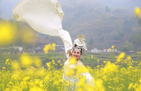 “幸运女神”南方晶晶唱响一带一路新时代之歌《大梦同圆》发行啦