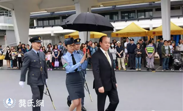 中国梦践行者丨香港航空青年团结业会操_龚俊龙检阅_李国荣陪同