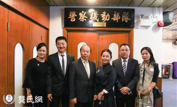 中国梦践行者丨香港航空青年团结业会操_龚俊龙检阅_李国荣陪同
