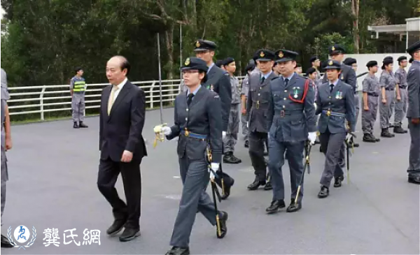 中国梦践行者丨香港航空青年团结业会操_龚俊龙检阅_李国荣陪同