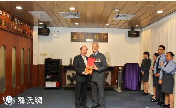 中国梦践行者丨香港航空青年团结业会操_龚俊龙检阅_李国荣陪同