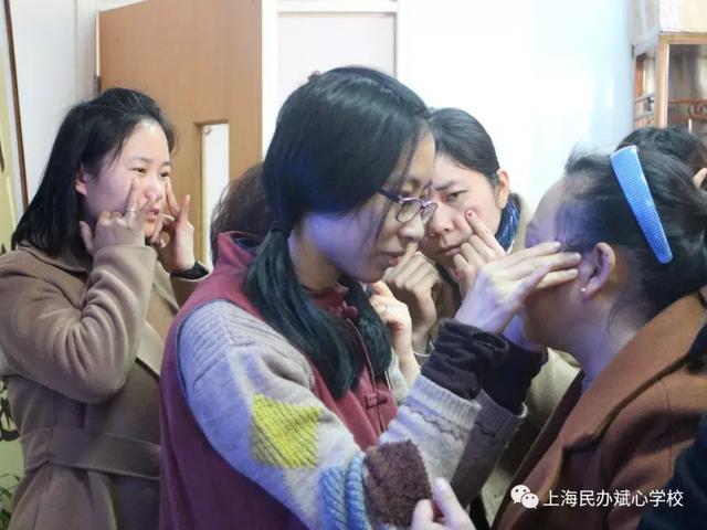 斌心家长会请来国家级小儿推拿师