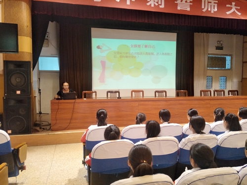 范老师讲座.jpg