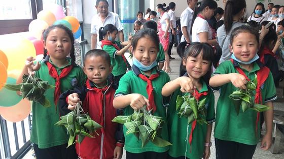 粽叶飘香 端午情浓｜绥阳县城北实验学校举行端午节粽叶传情活动
