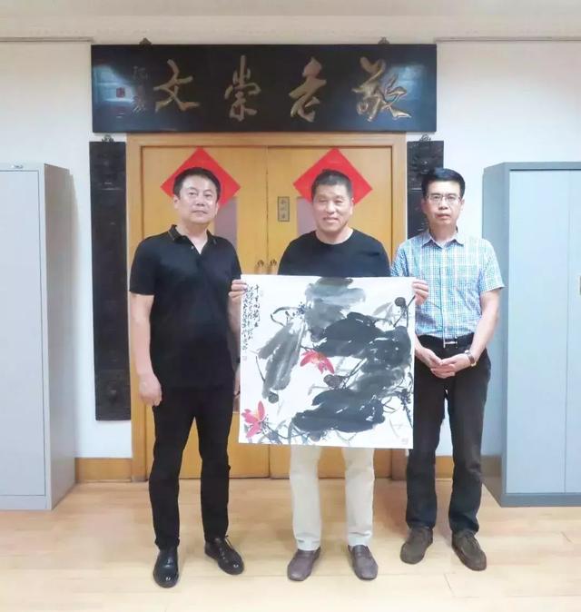 著名画家张晖向沈阳市文史研究馆捐赠国画作品