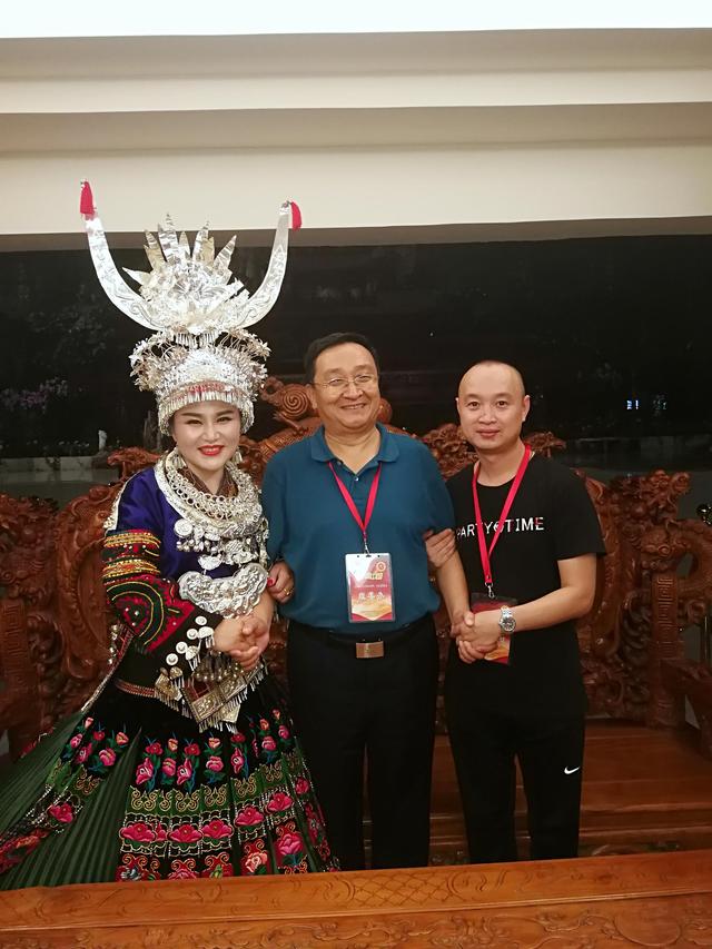 祝贺贵州唱作女歌手南方晶晶荣获2018唱响中国音乐盛典两个金奖
