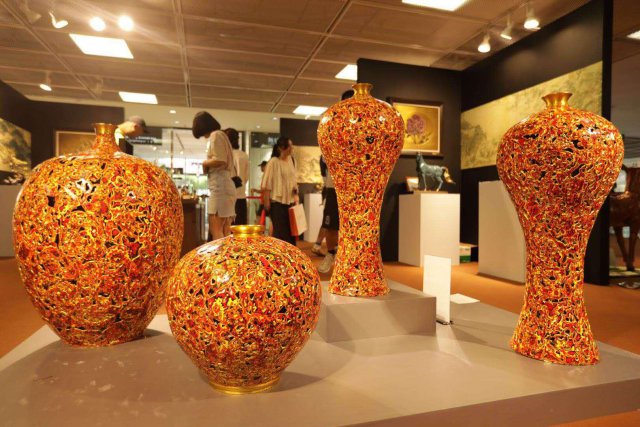 创造一个个“铜话”，非遗传承人朱军岷铜艺展在深举行