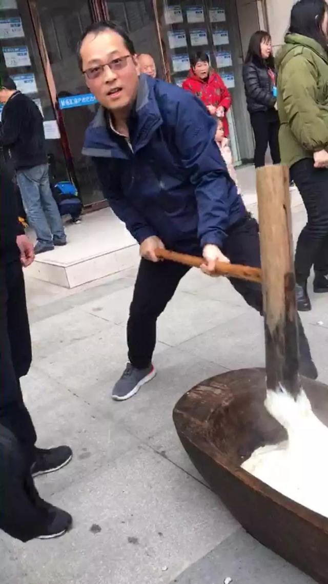 凯里嘉瑞广场小区举办首届“庖汤”新春团聚会