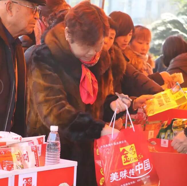 点击图片翻到下一页>> 金宫味业荣获“315消费者喜爱品牌”龚永泽董事长诚信宣言