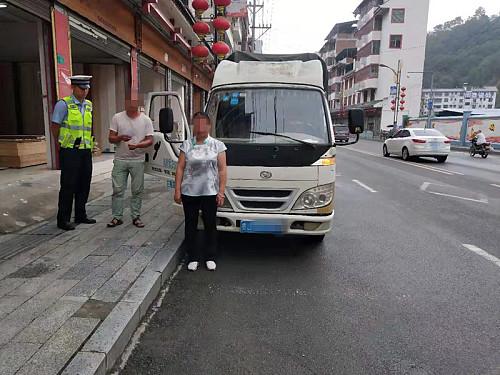 三都一店主出妙招遮挡号牌 货车司机被扣12分